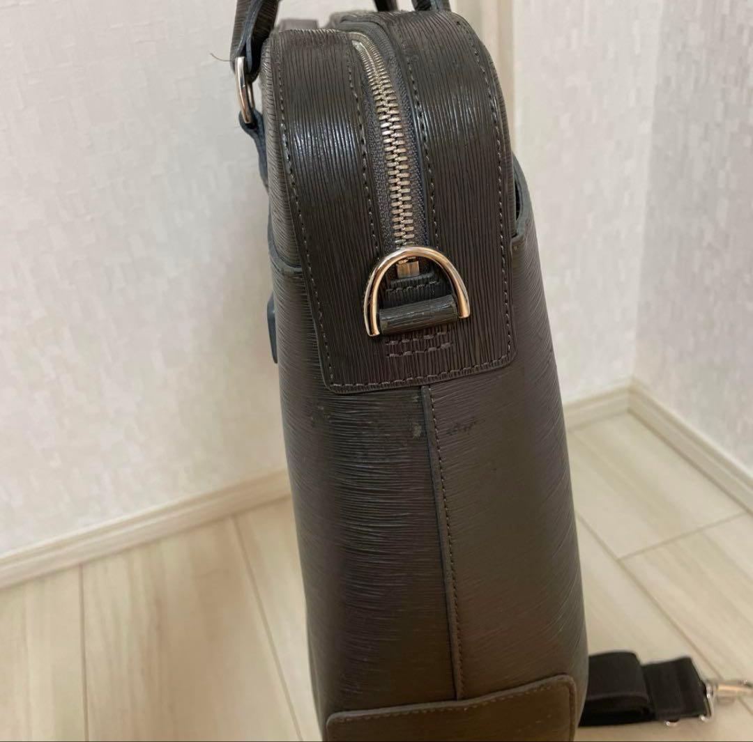 ペッレモルビダ　キャピターノ　グレー