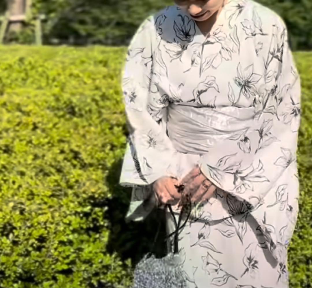 浴衣の4点セット送付 帯2種類とヘアピン？付き　新品　ワンピース浴衣　神戸レタス