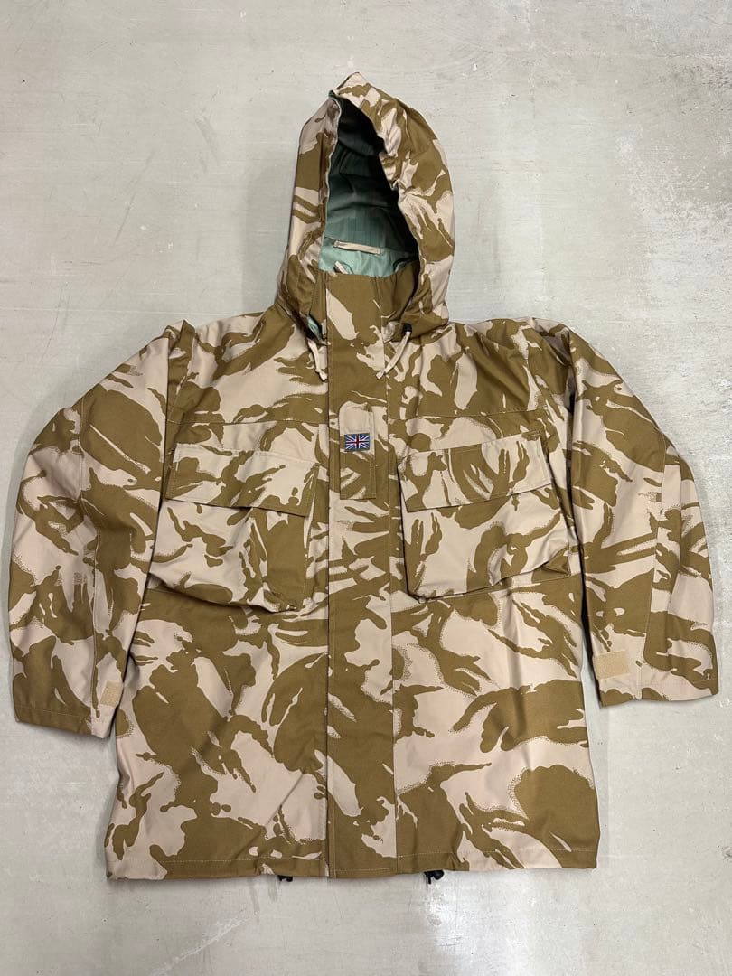 イギリス軍　カモフラージュ フード付き ミリタリージャケット