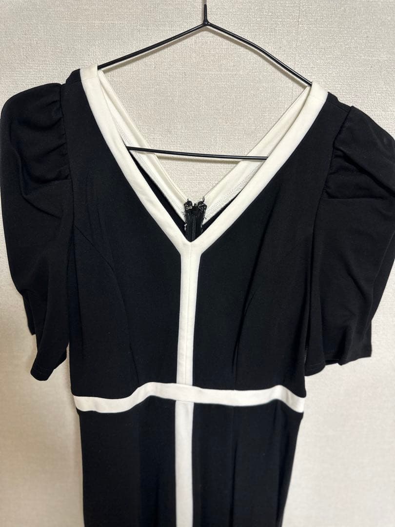 ワンピース Herlipto Puff Sleeve Jersey Dress