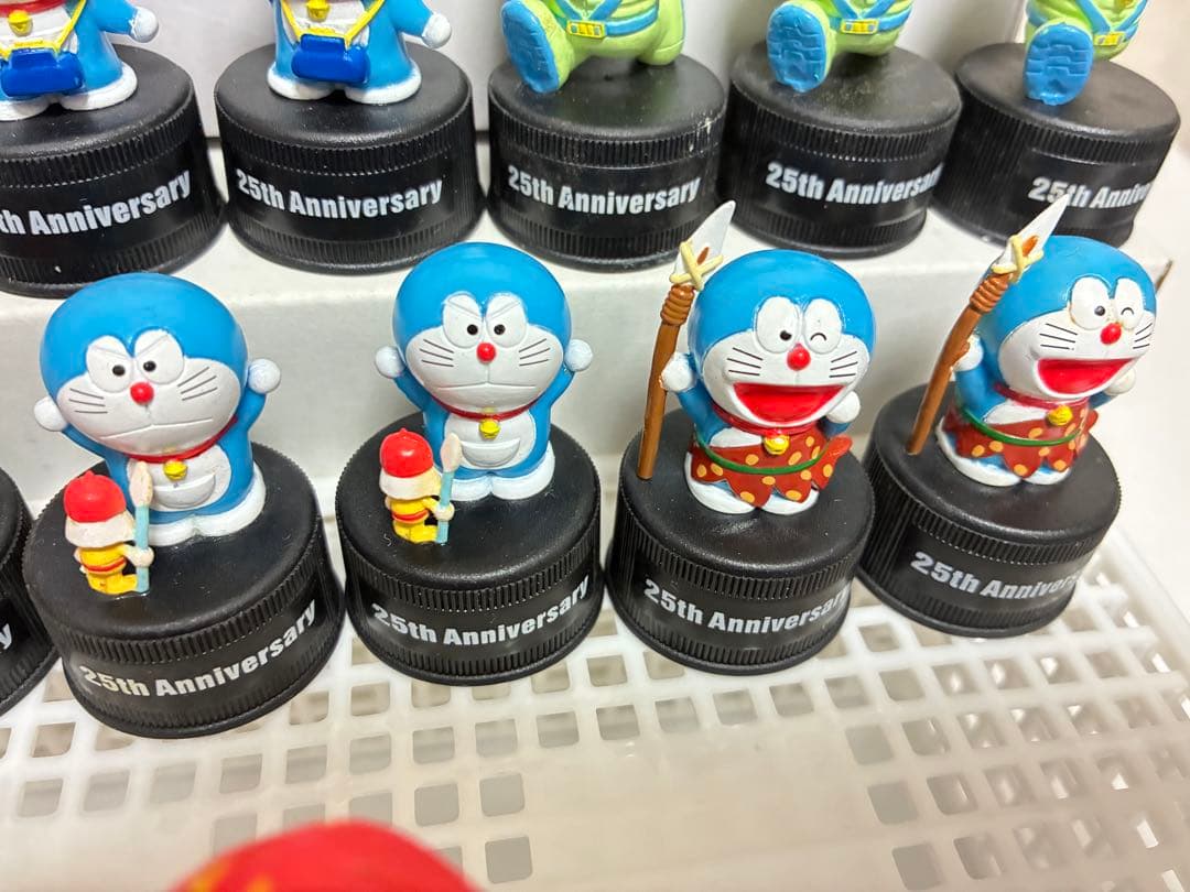 ドラえもん映画　25周年記念ペットボトルキャップ　フィギュアセット