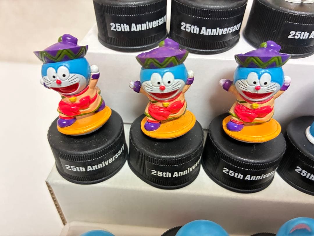 ドラえもん映画　25周年記念ペットボトルキャップ　フィギュアセット