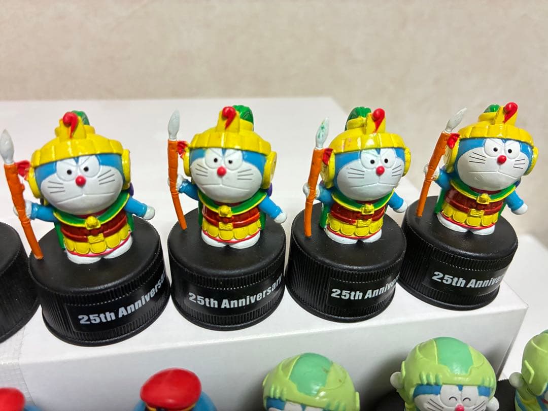 ドラえもん映画　25周年記念ペットボトルキャップ　フィギュアセット