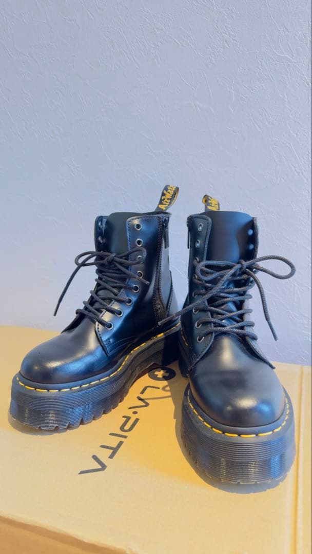 ドクターマーチン　JADON 23.5 ブーツ　レザー