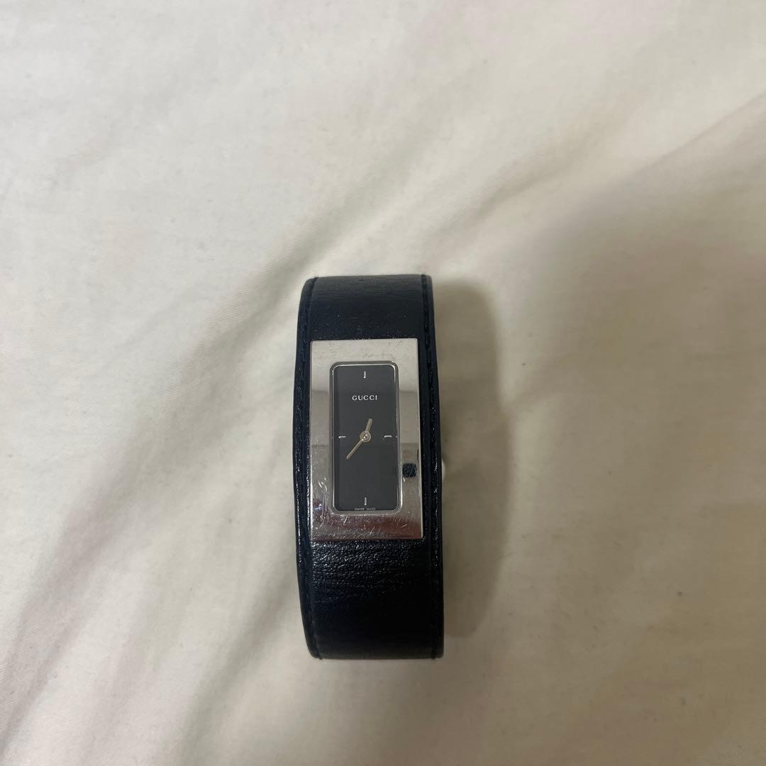 GUCCI ブラックレザーバングル時計