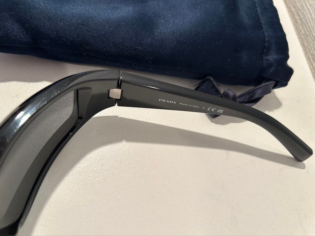 PRADA RUNWAYサングラス ケース付き