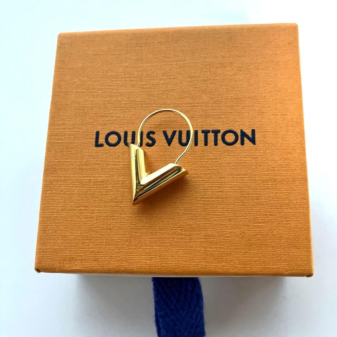 LOUIS VUITTON エッセンシャルv フープピアス