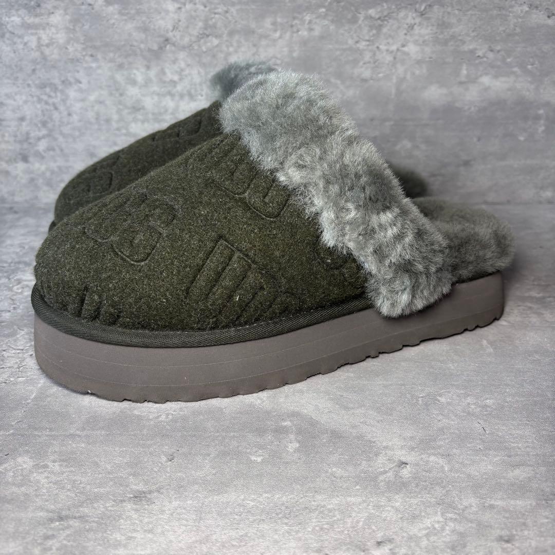 【専用】UGG アグ　新品　ディスケット　ロゴ サンダル 希少デザイン