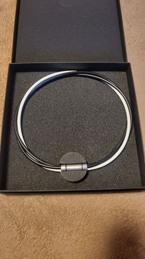 SEV セブルーパーネックレス ブラック/白/ブラック