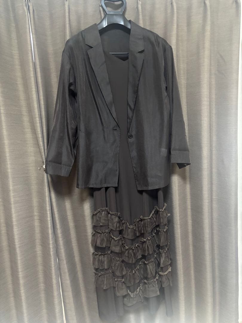 kana 結婚式　ドレス　ブラウン　パーティドレス フリル付き