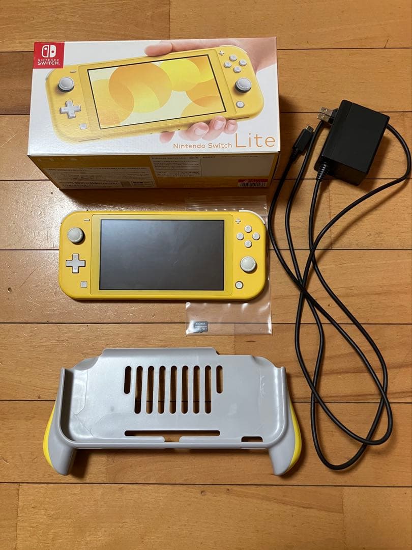 Nintendo Switch Lite グリップカバー　64GB SDカード付