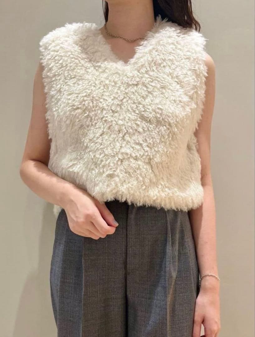 【美品】 Ballsey トゥモローランド プードルファー Vネックベスト