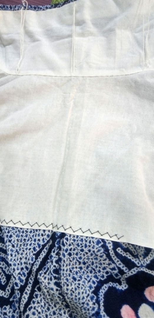 有松総絞り浴衣小紋、紺色生地に全体に花柄入