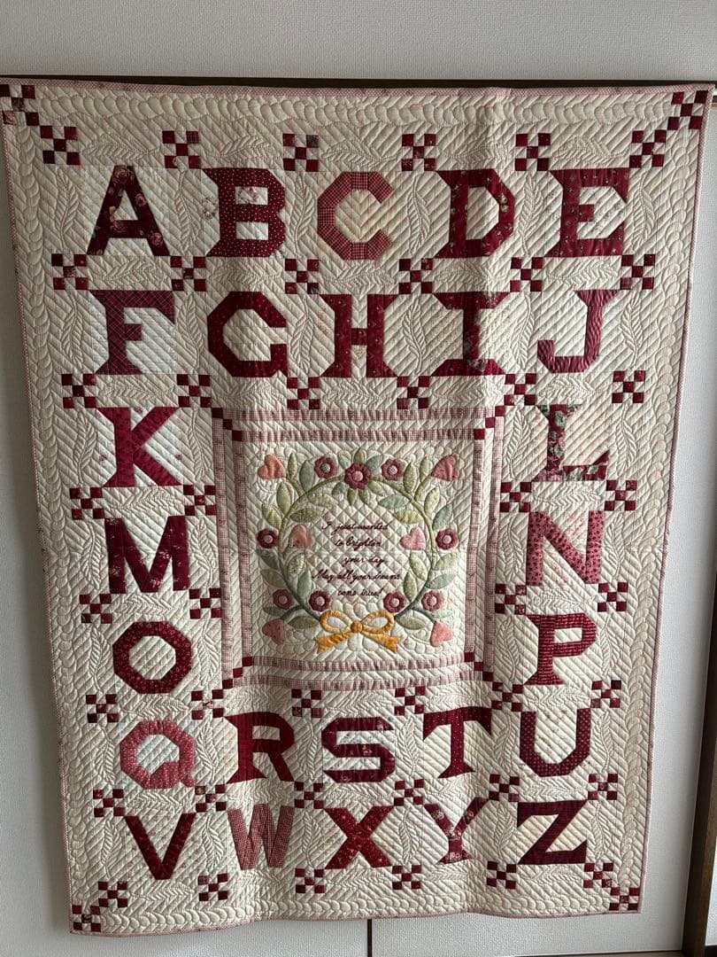 ハンドメイド パッチワークアルファベットと花のメッセージキルト