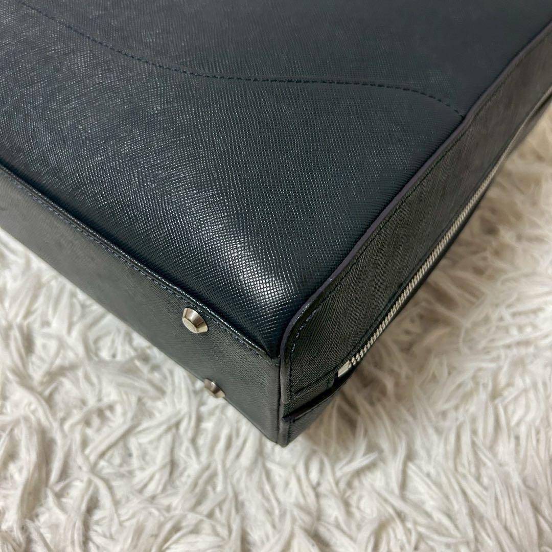 ペッレモルビダ キャピターノ ブリーフケース　ビジネスバッグ