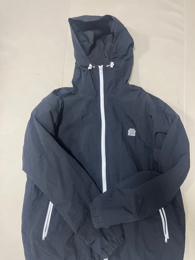 ブラックナイロンジャケット