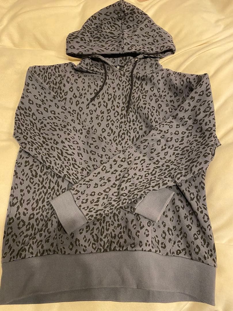 m*f様 藤井フミヤ　ヒョウ柄フード付きパーカー グレー