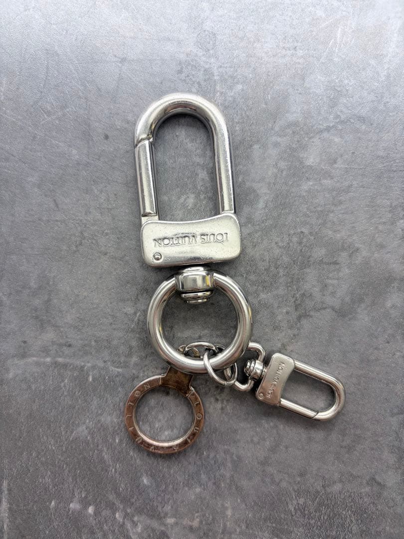 か*き様 LOUIS VUITTON シルバー キーホルダー