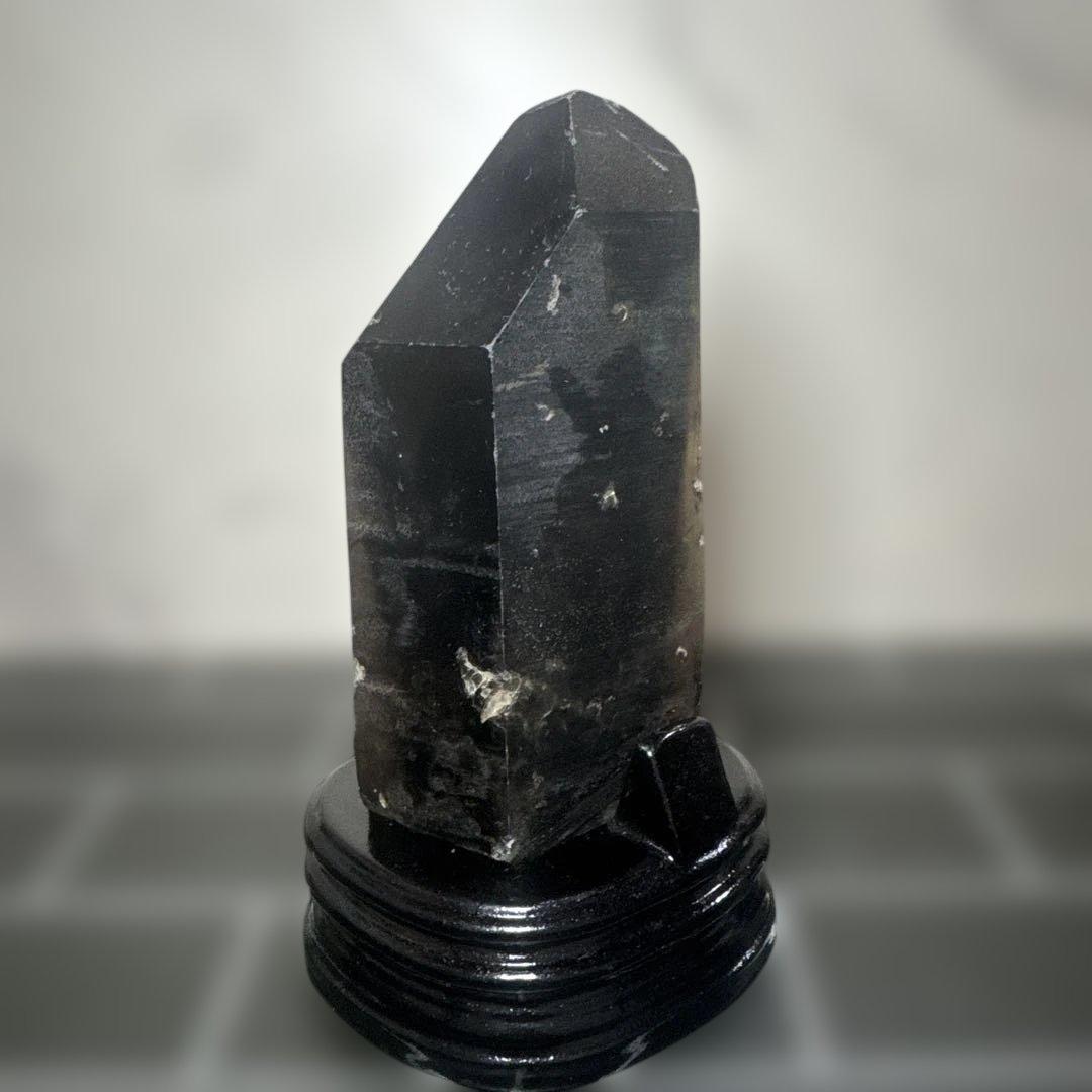 山東省産 モリオン 黒水晶 ポイント 台座付き 731g