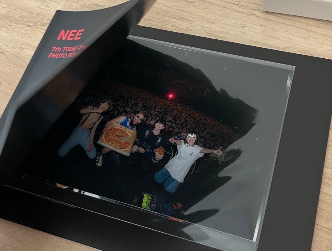 NEE 初回限定盤+グッズ