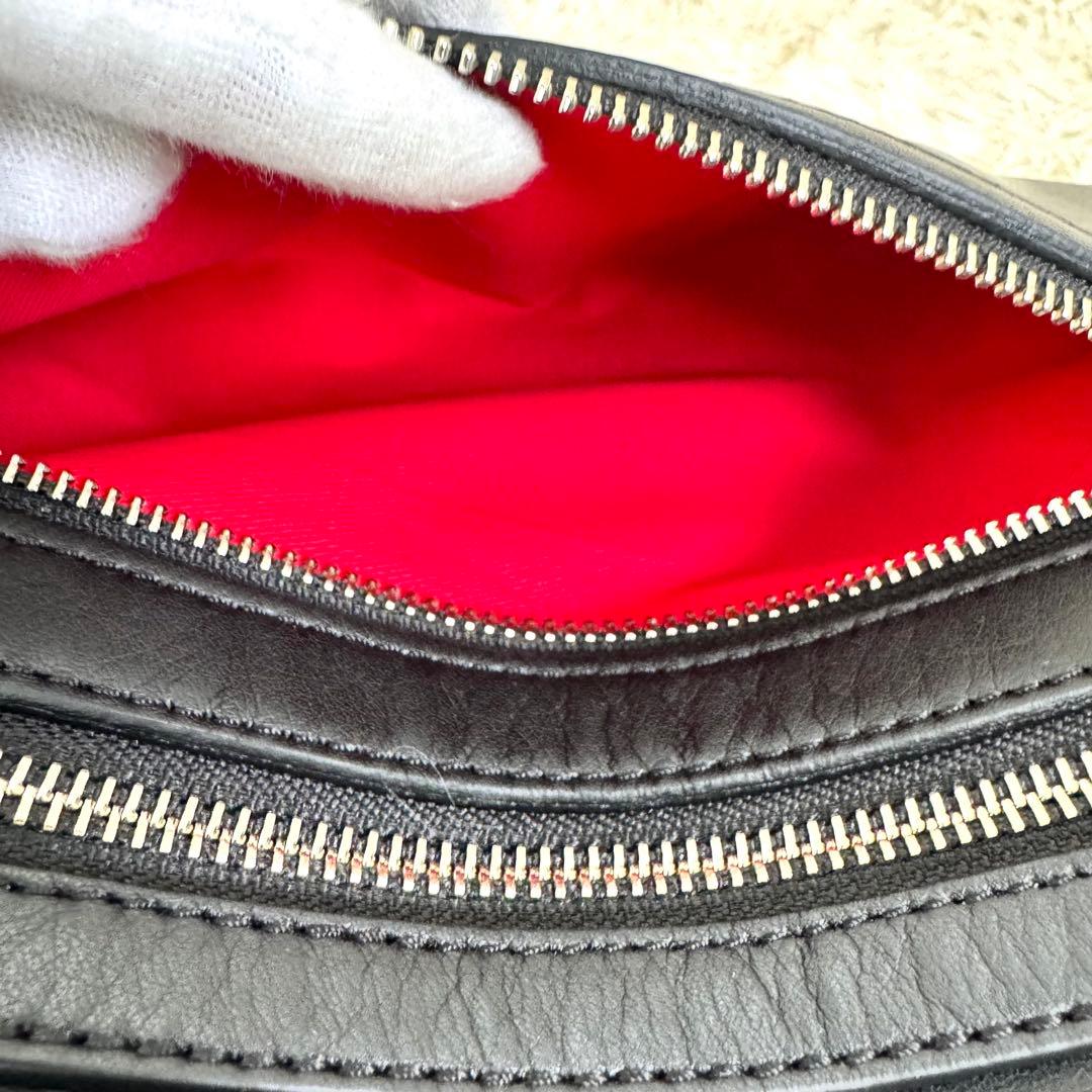 美品 kawa-kawaカワカワ ハトメ ボディバッグ ショルダー レザー 黒