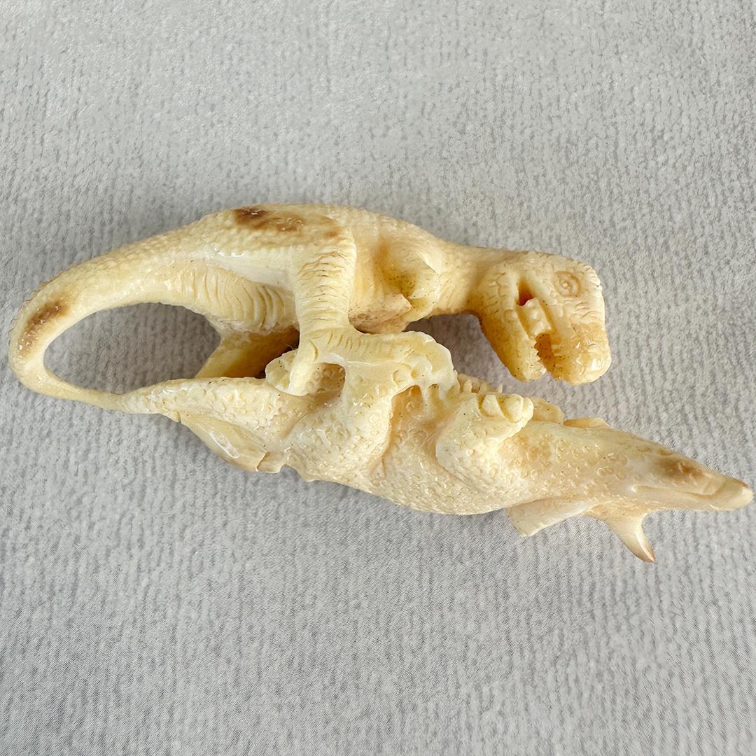根付　置根付　恐竜　彫刻　セイウチ牙製　置物　ミ10