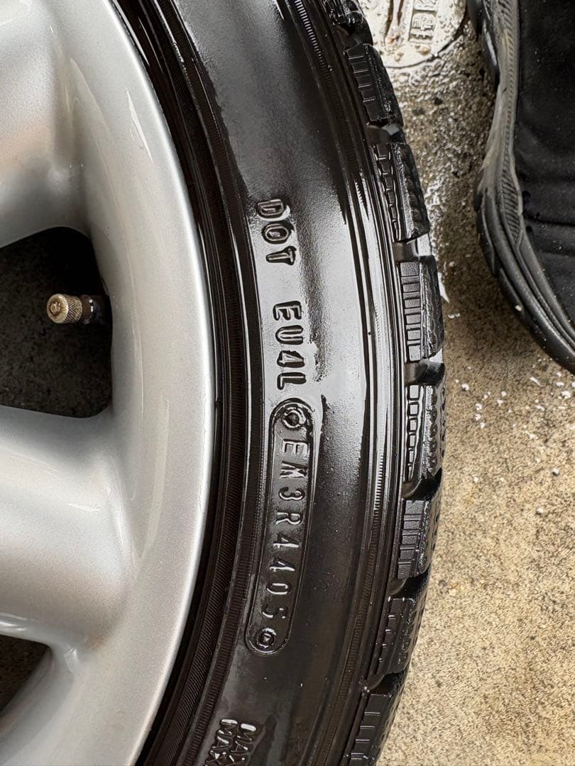 シルバー ホイール　スタッドレスタイヤ 4本セット