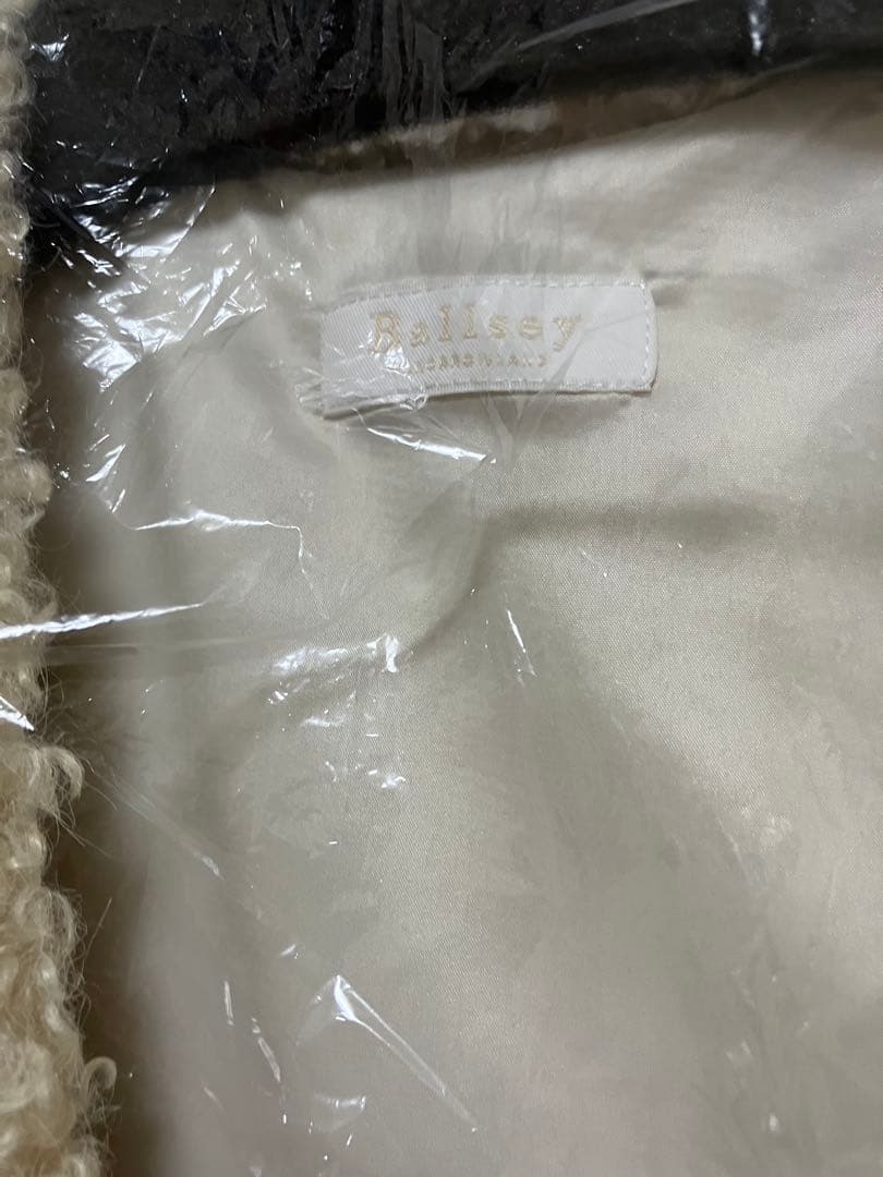 新品未使用トゥモローランドボールジィ ミックスファー Vネックベスト ベージュ