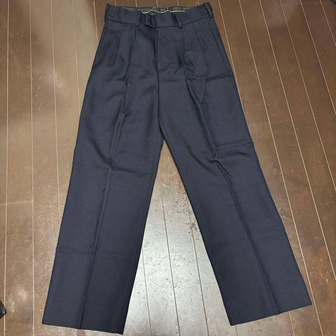 TOMORROWLANDネイビー 2プリーツサイドアジャスターパンツ