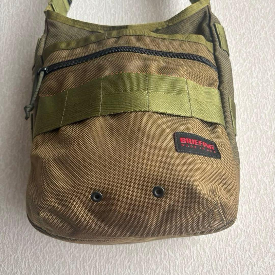 BRIEFING DAY TRIPPER ショルダーバッグ KHAKI カーキ