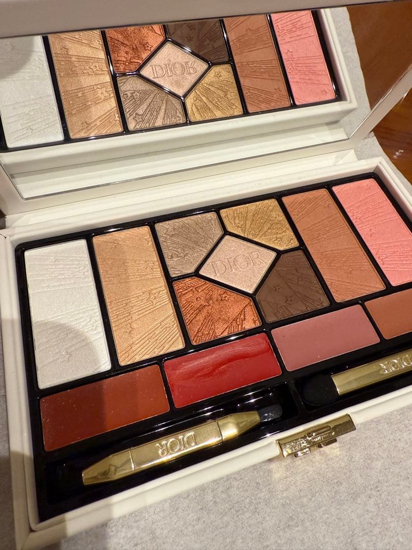 クチュールマルチュース パレット（ホリデーコレクション 2025限定品）