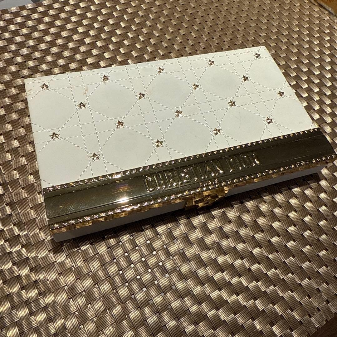 クチュールマルチュース パレット（ホリデーコレクション 2025限定品）