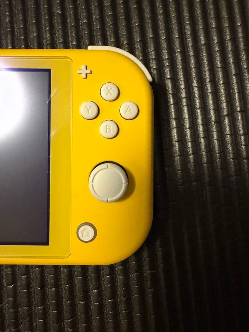 Nintendo Switch Lite イエロー 本体　充電器付　超極美品