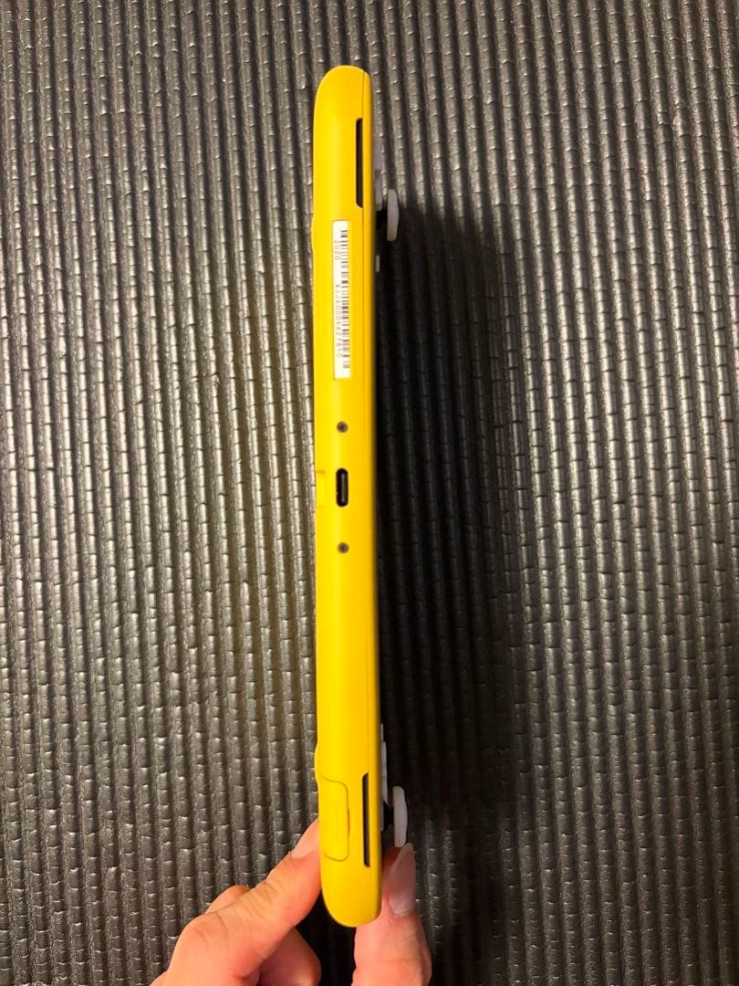 Nintendo Switch Lite イエロー 本体　充電器付　超極美品