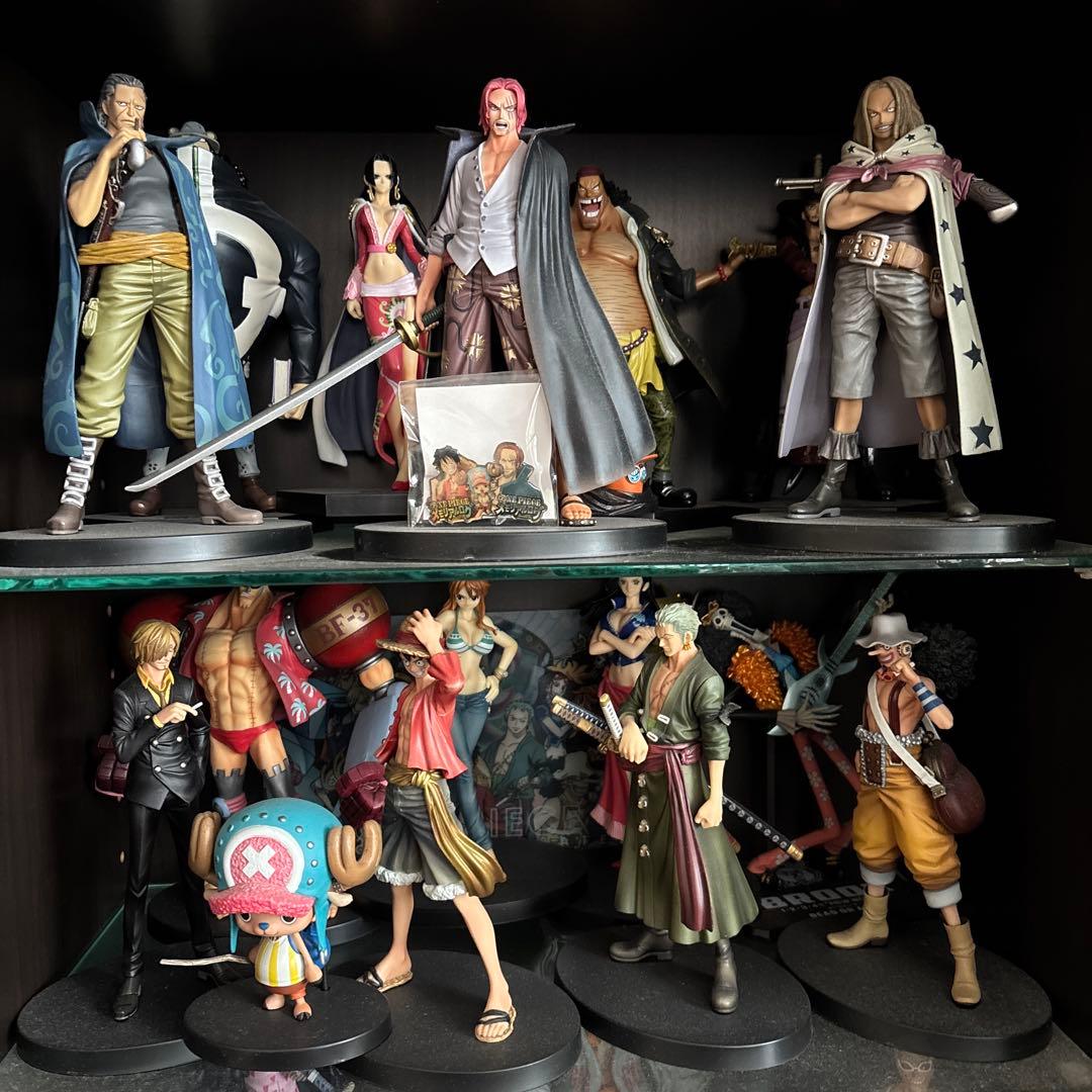 ワンピースフィギュア　フィギュアラックまとめ売り