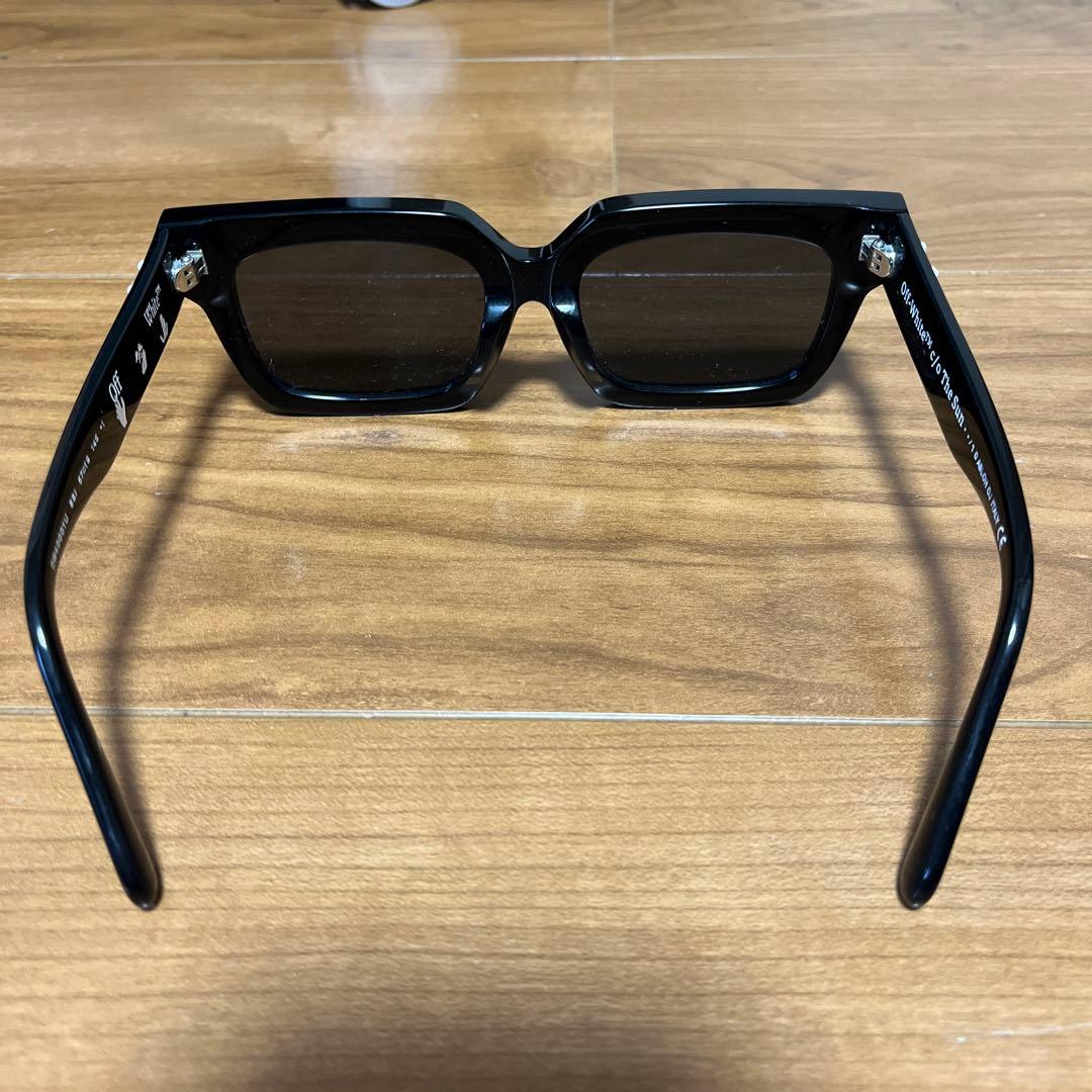 Off-Whiteサングラス