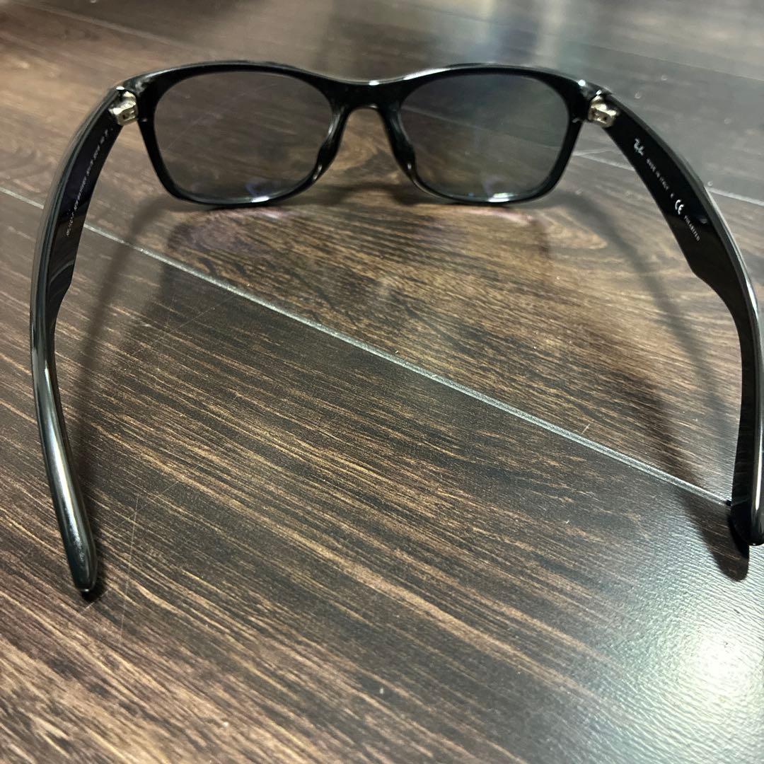 RB2132F ニューウェイファーラー レイバン　サングラス