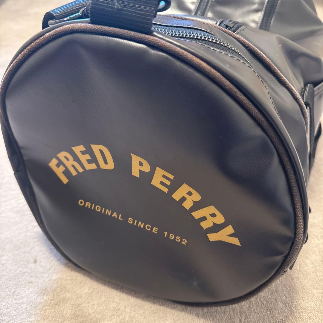 限定価格★Fred Perry Tonal Classic Barrel Bag