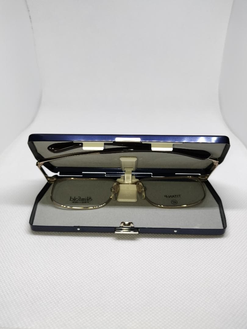 メガネフレーム(専用ケース付き携帯用メガネセット)￥15,000➔￥12,500