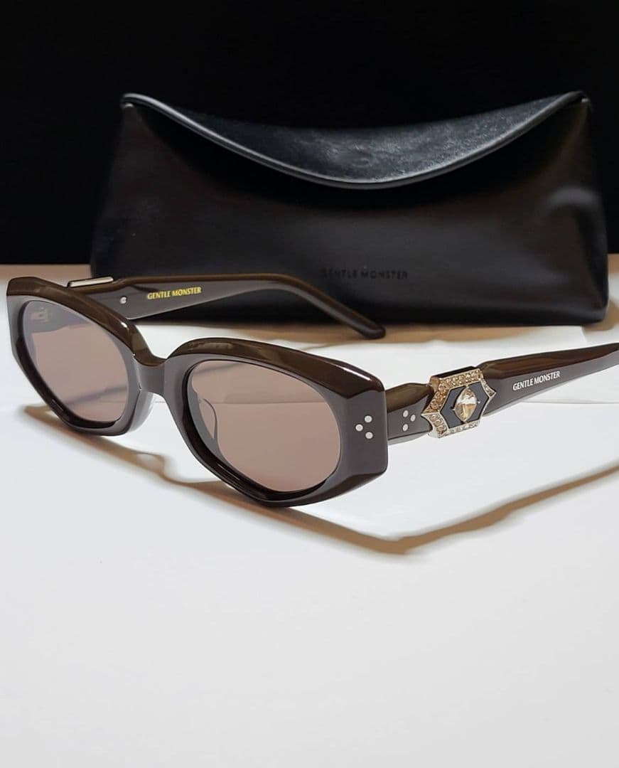 ◆GENTLE MONSTER◆ロゴ付き　サングラス　RUVY VAN　ケース付