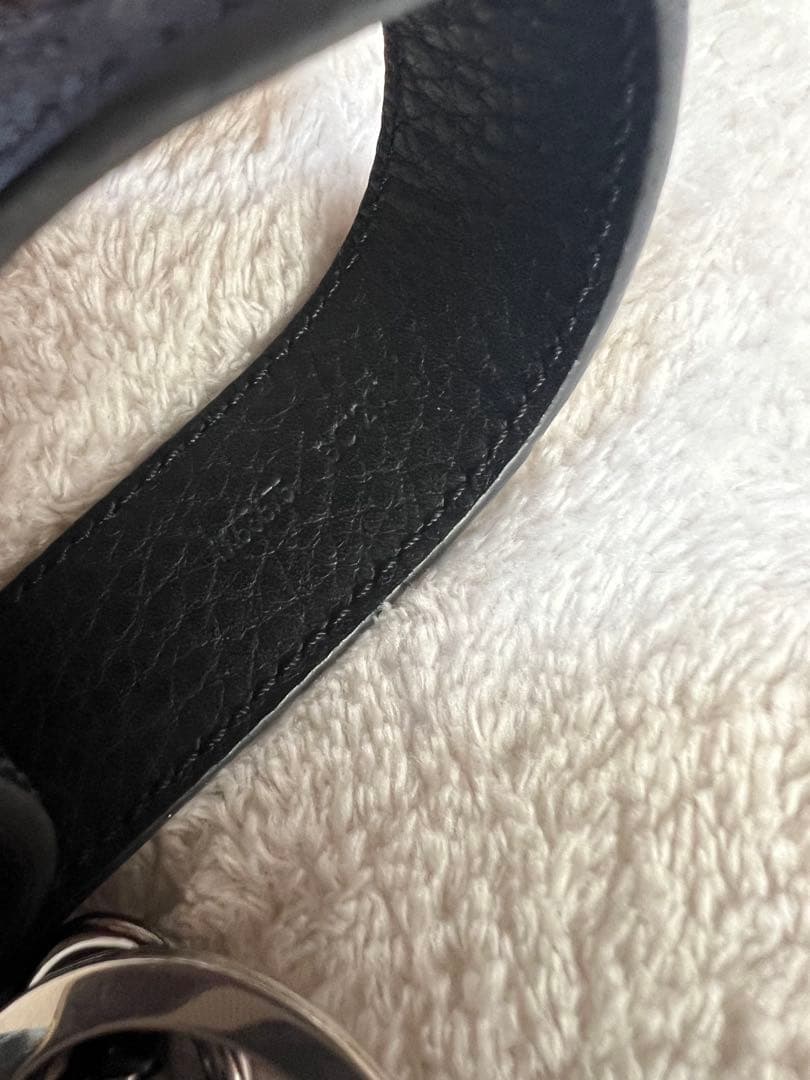 LOUIS VUITTON ブラックレザーキーリング