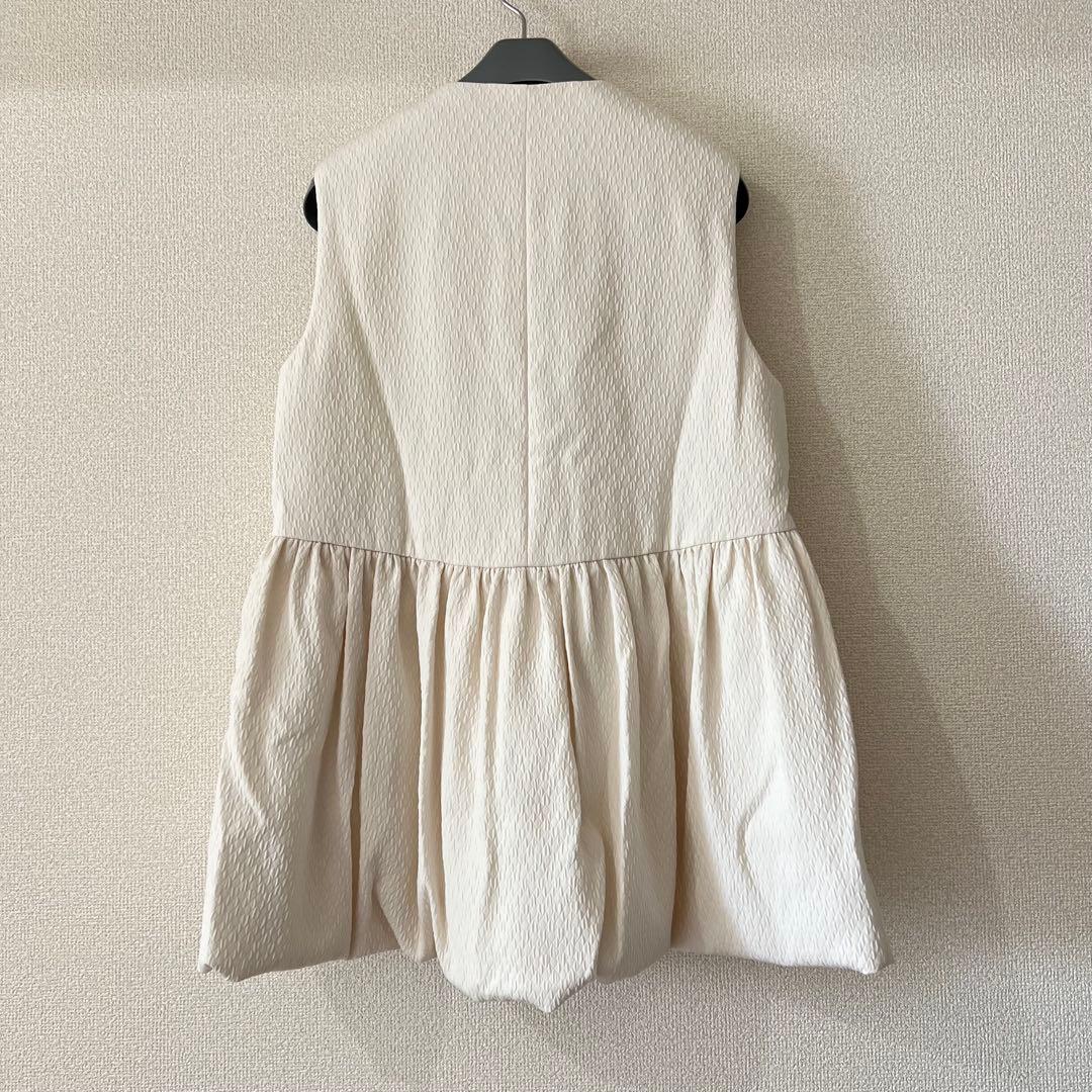 M-PREMIER ダイヤジャガードペプラムダウンベスト