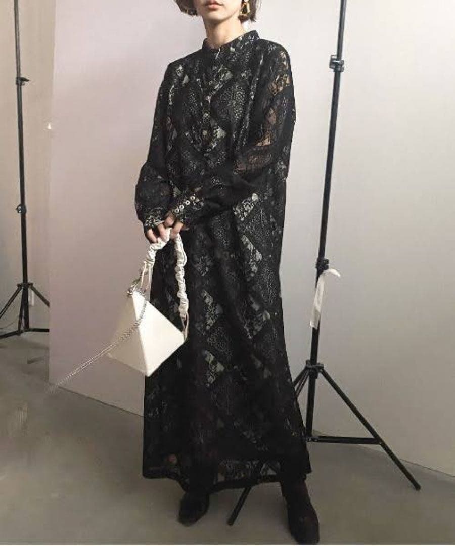 GEOMETRIC FLOWER LACE DRESS ブラック