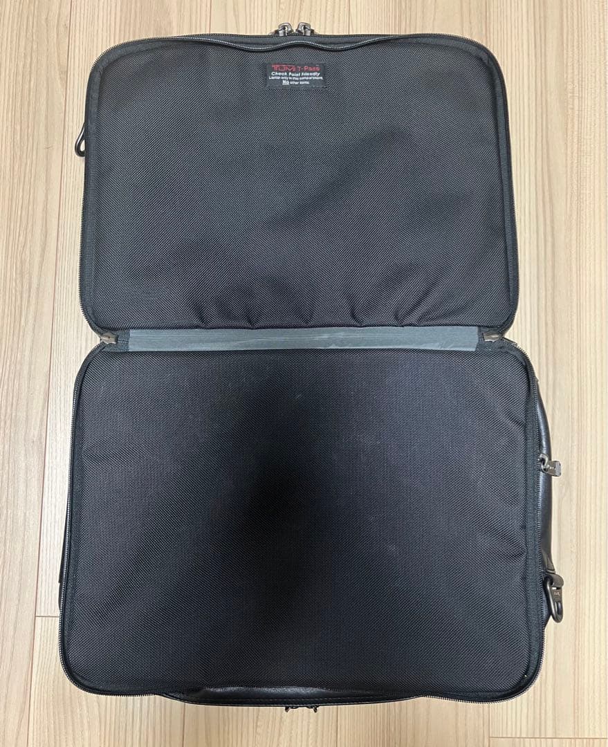 TUMI ブラック ビジネスバッグ レザー