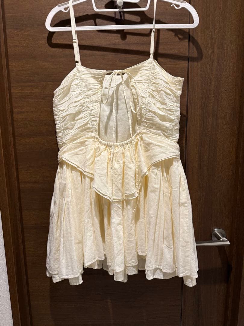 クリンクルクリンクルクリンクル　アイボリー フリル付きキャミソール