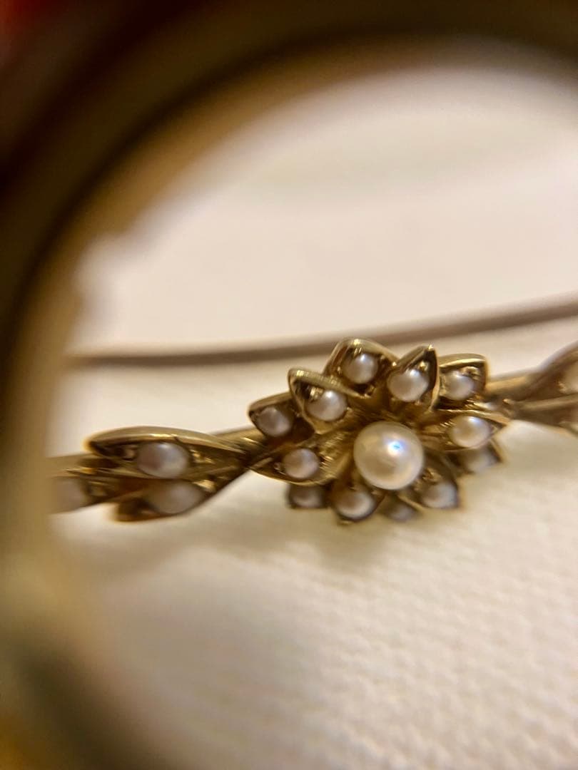 アンティーク9K＊1900年頃イギリス＊シードパールのお花がかわいいブローチです