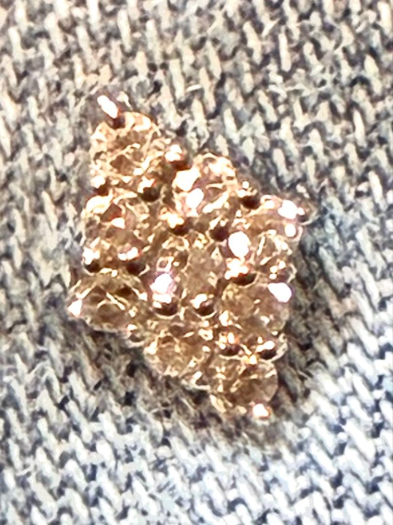 キャッチ付きに変更　K18WGダイヤモンド9粒　菱形ピアス　ひし型　片方だけ