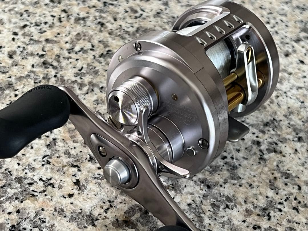 シマノ / SHIMANO ● 11 カルカッタコンクエスト50DC ハイギア