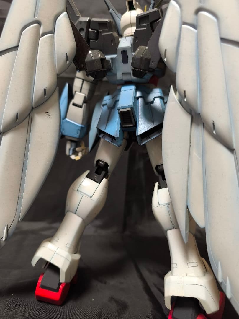 PG 新機動戦記ガンダムW Endless Waltz スノーホワイト完成品
