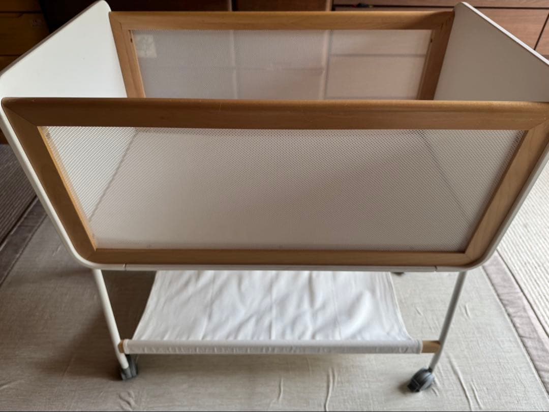 ベビーベッド　リリワゴン2 ホワイト